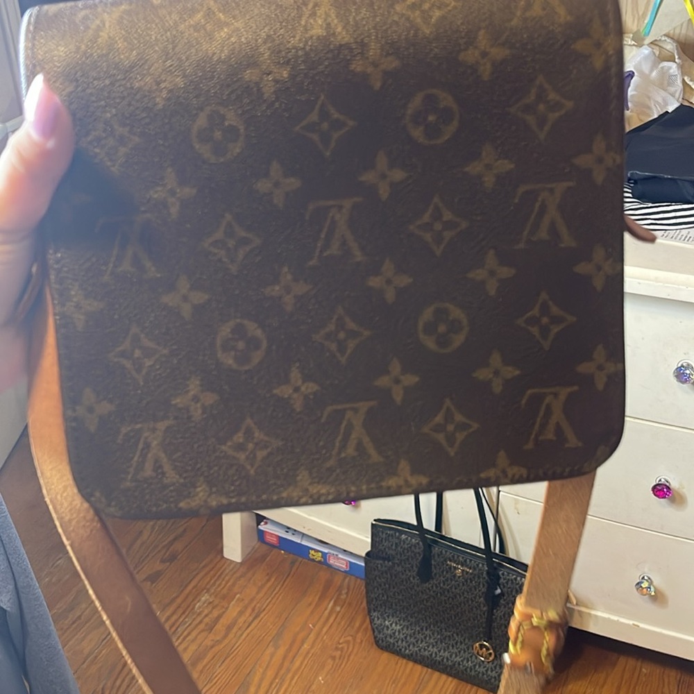 Louis Vuitton crossbody - Picture 7 of 8